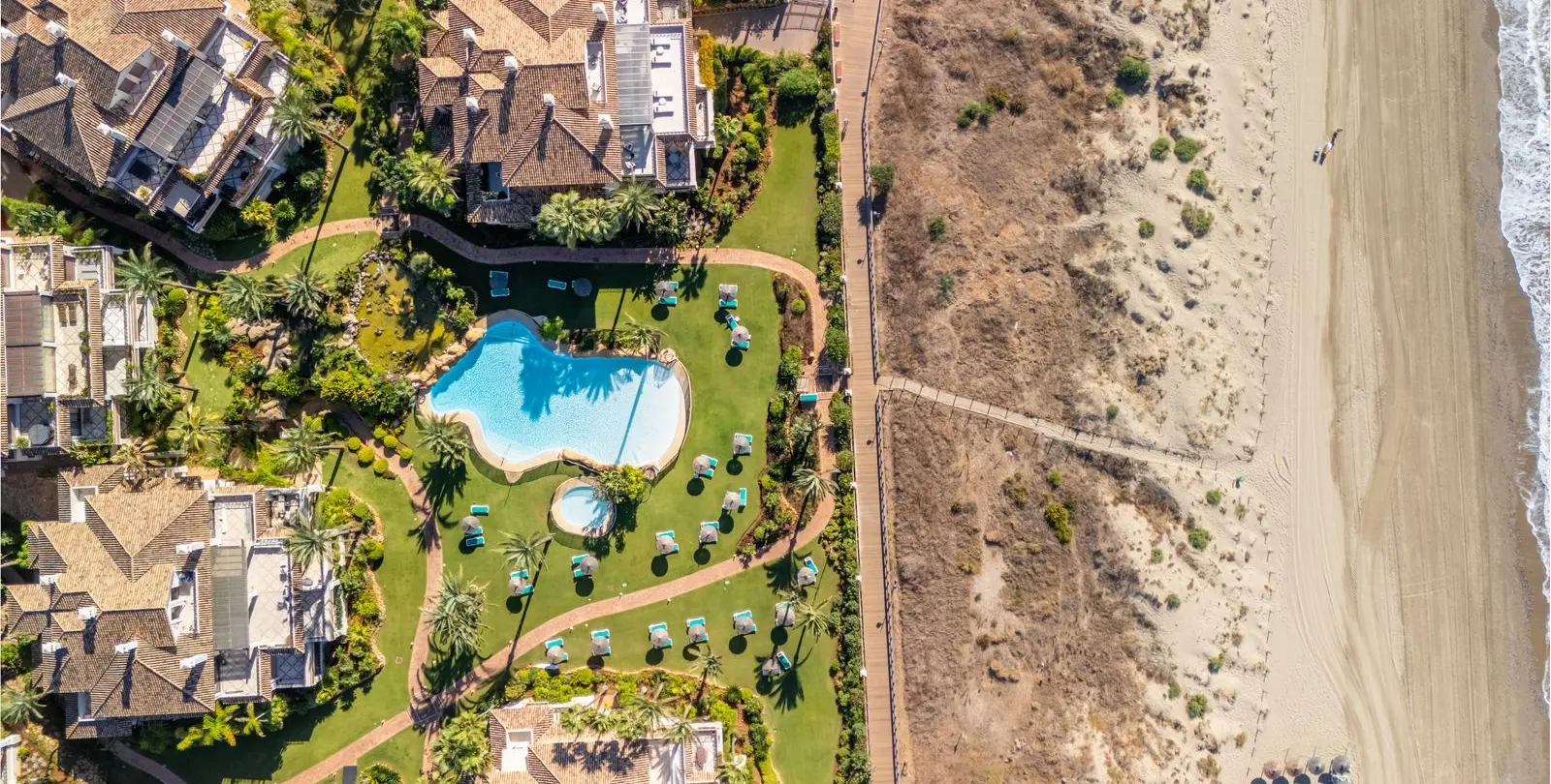 Venta de apartamento en planta media en Los Monteros 35