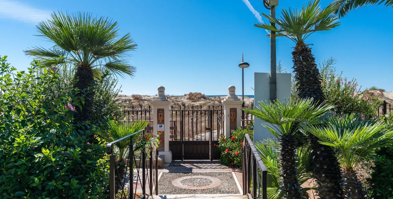 Venta de apartamento en planta media en Los Monteros 45
