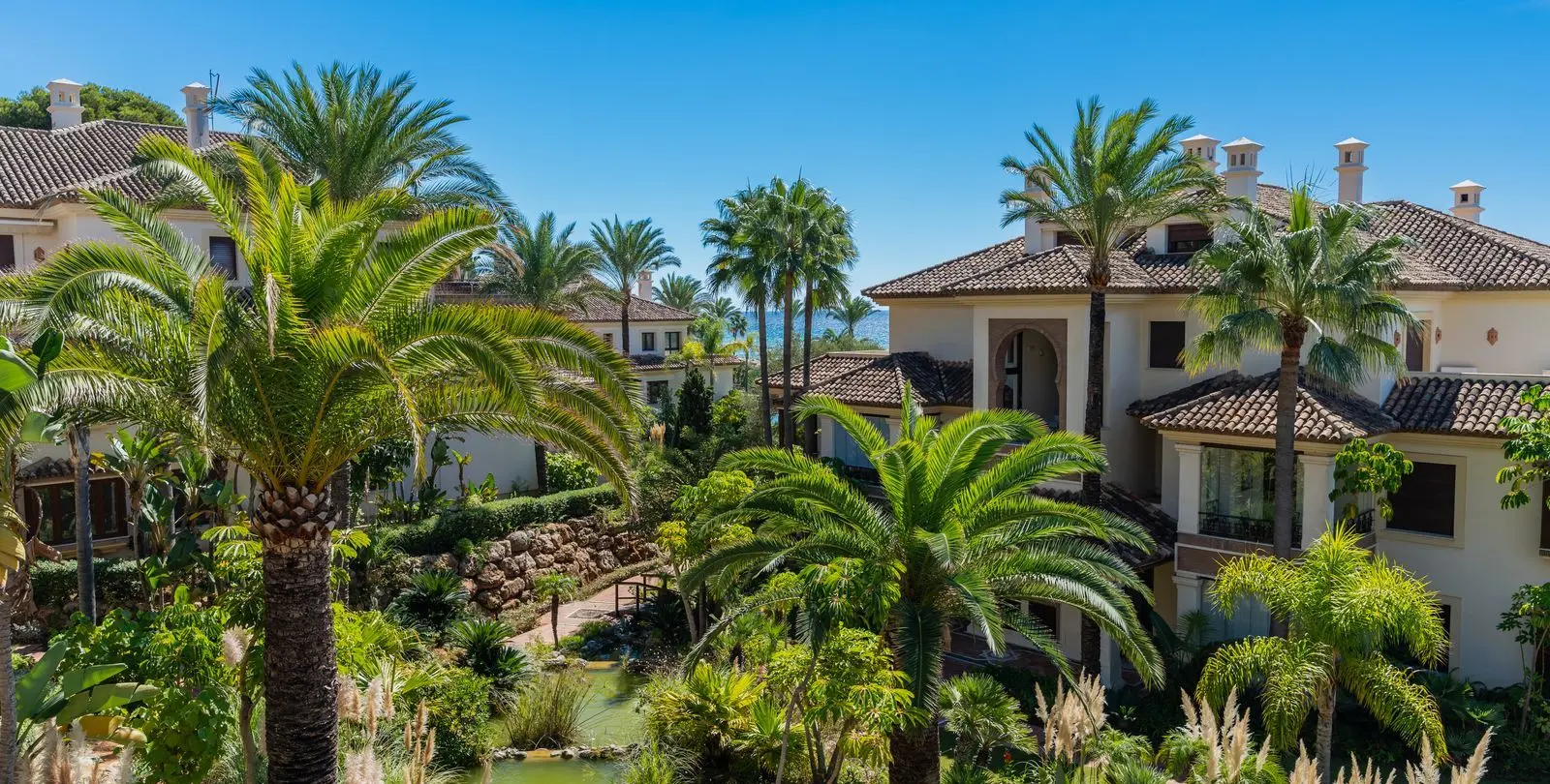 Venta de apartamento en planta media en Los Monteros 51