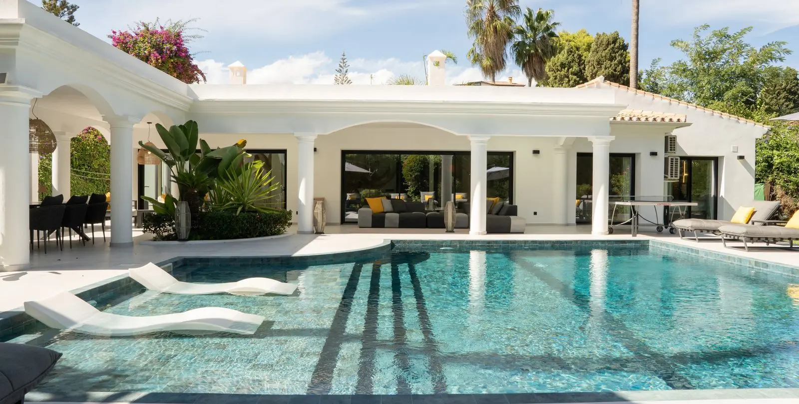 Venta de villa independiente en El Paraiso 1