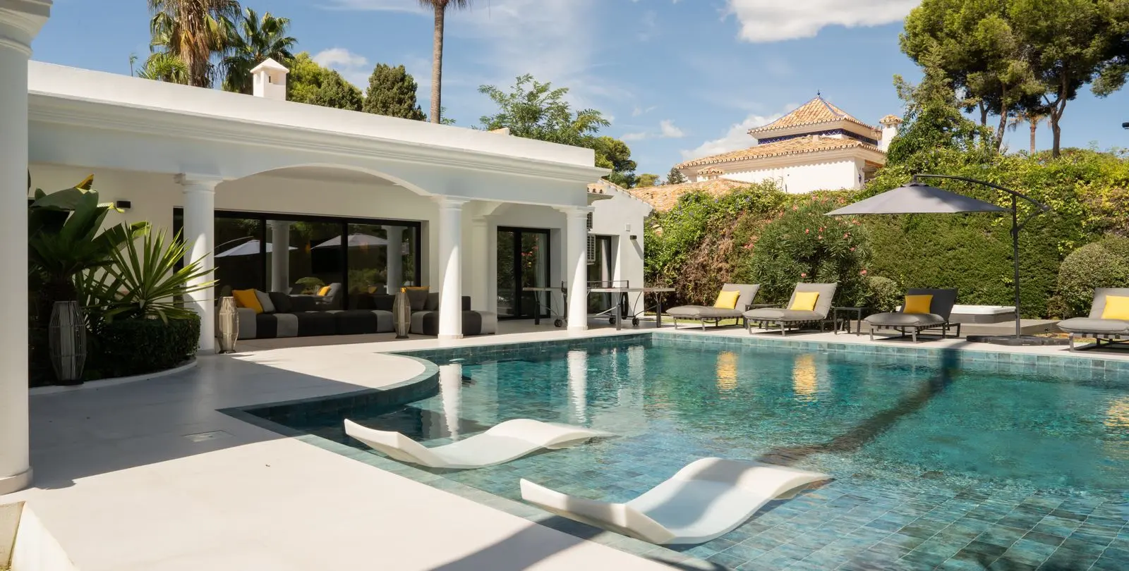 Venta de villa independiente en El Paraiso 2