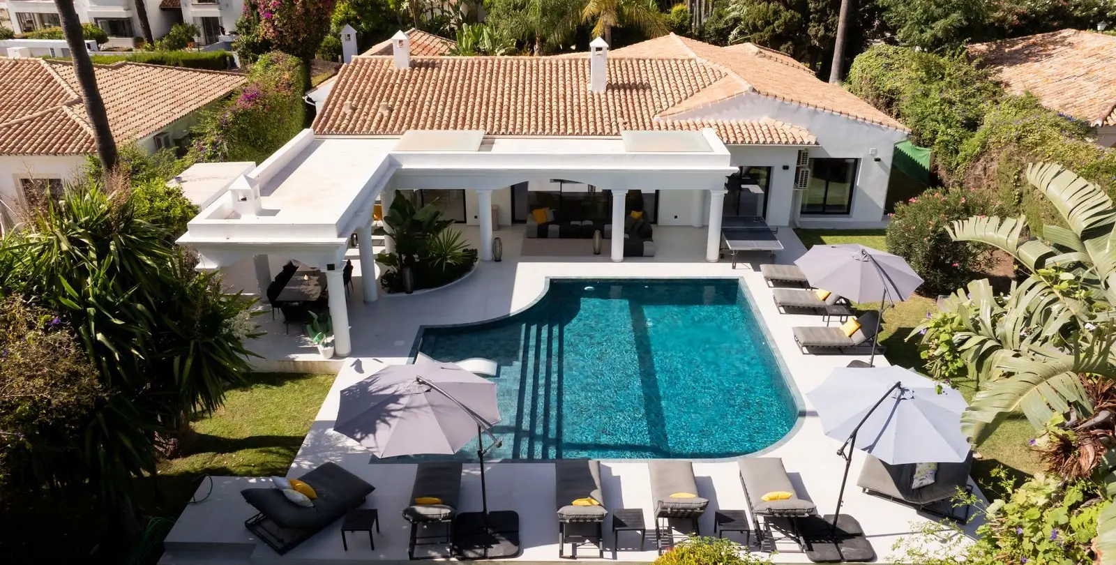 Venta de villa independiente en El Paraiso 6