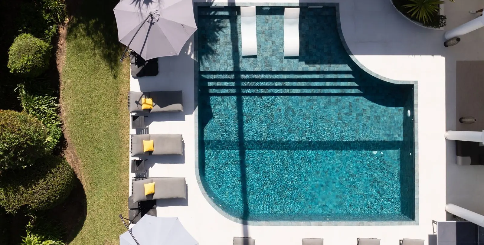 Venta de villa independiente en El Paraiso 7