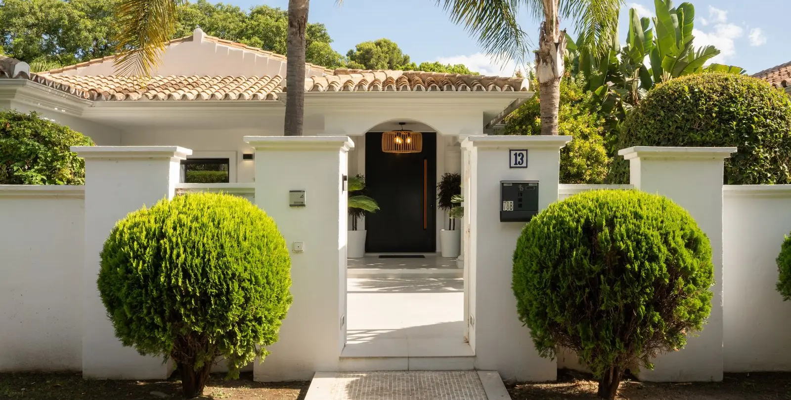 Venta de villa independiente en El Paraiso 8