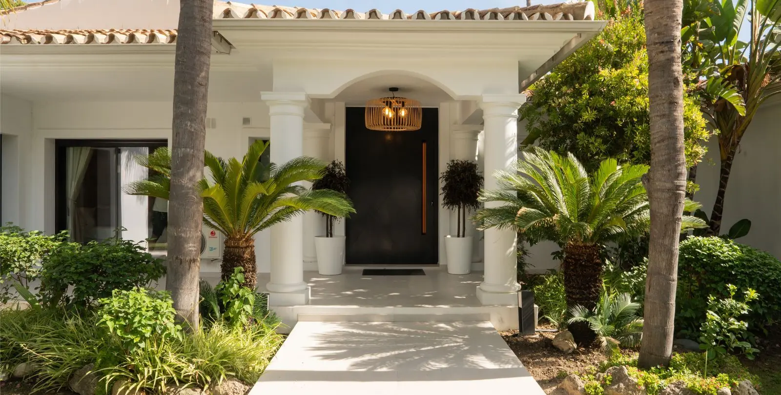 Venta de villa independiente en El Paraiso 9