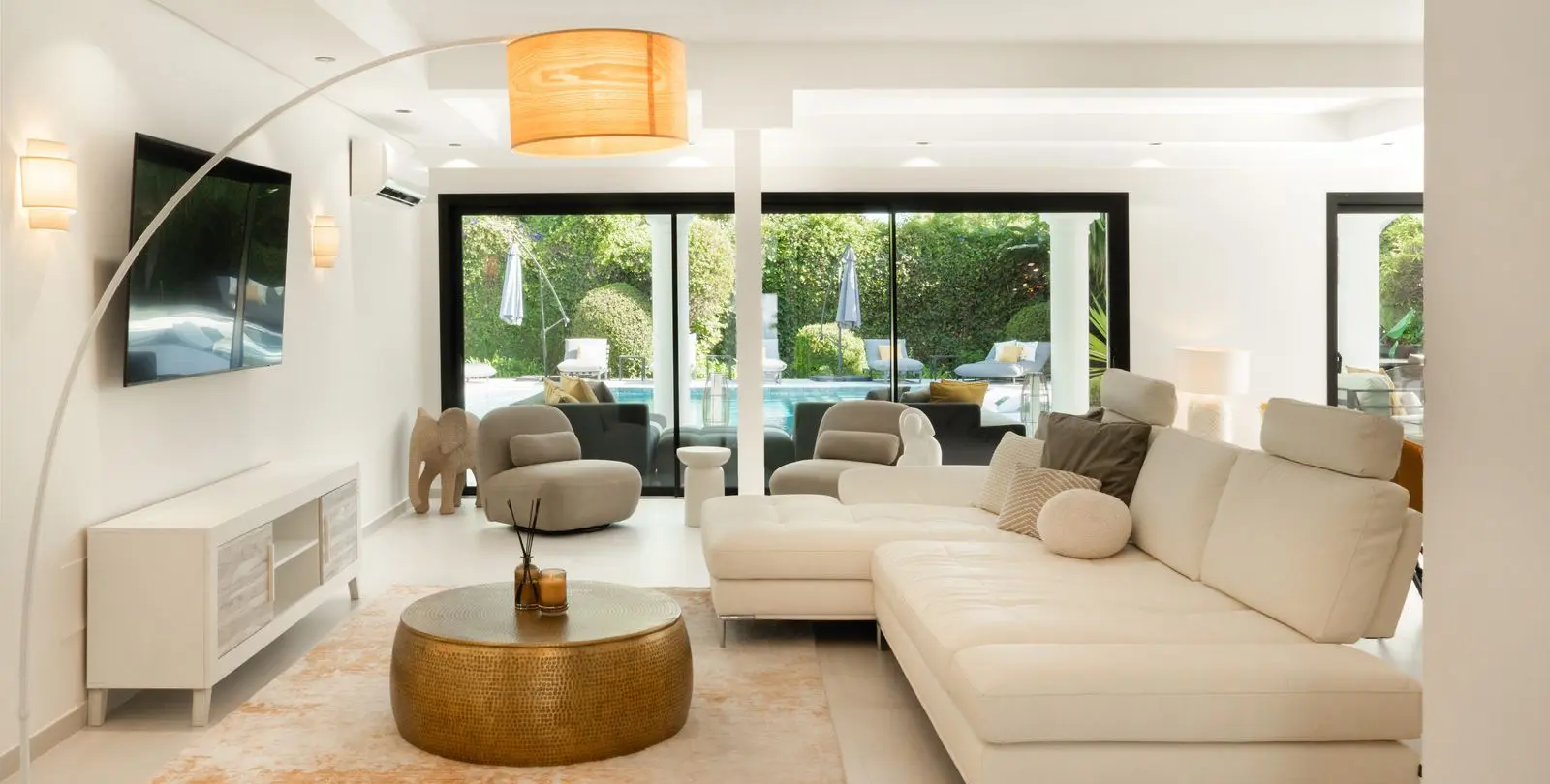 Venta de villa independiente en El Paraiso 12