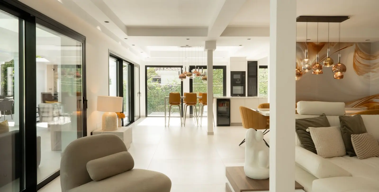 Venta de villa independiente en El Paraiso 17