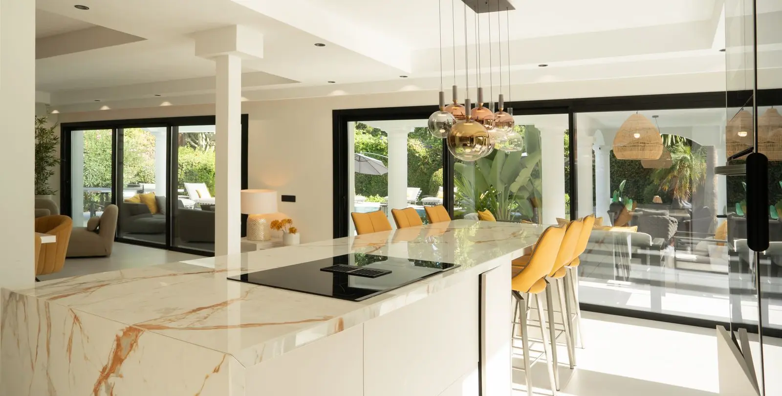 Venta de villa independiente en El Paraiso 24