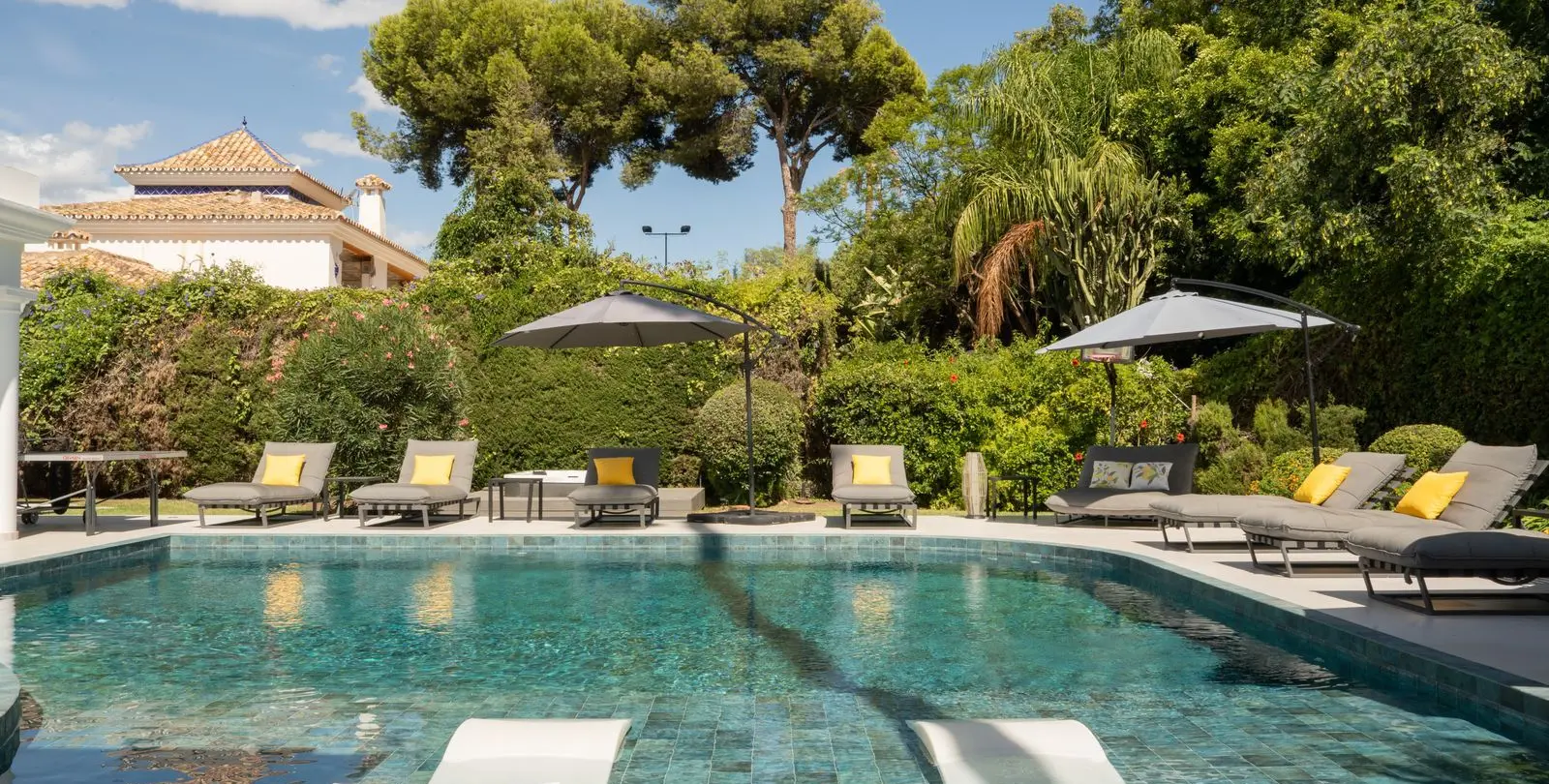 Venta de villa independiente en El Paraiso 33