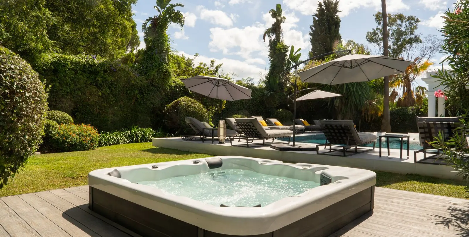 Venta de villa independiente en El Paraiso 35