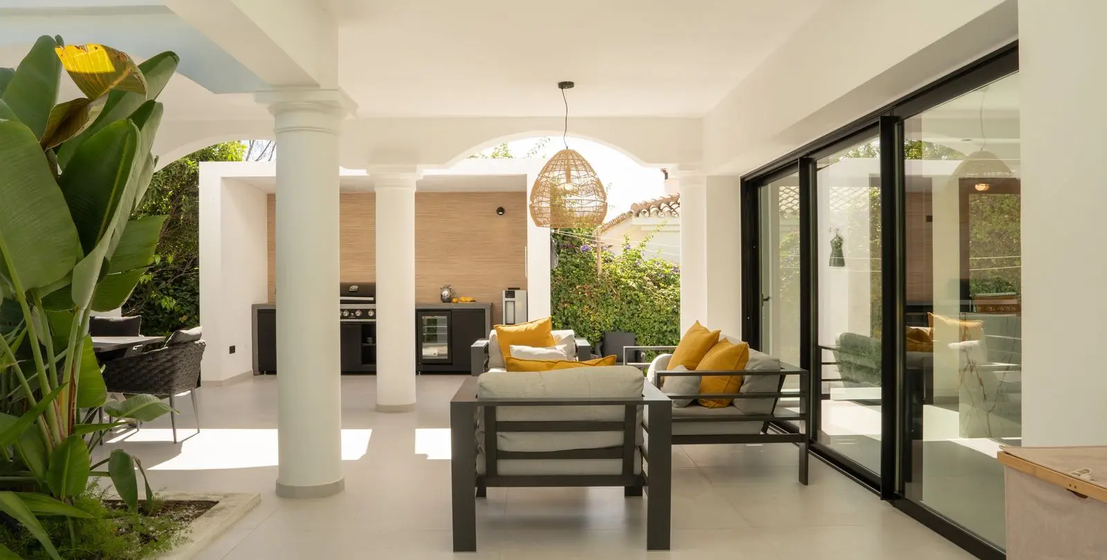 Venta de villa independiente en El Paraiso 81