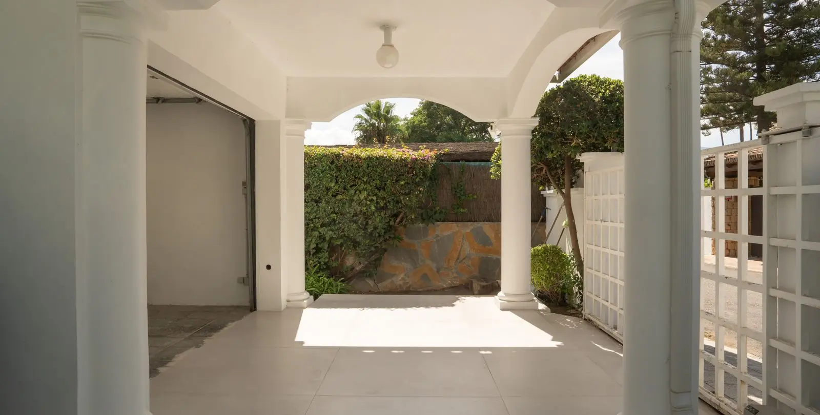 Venta de villa independiente en El Paraiso 92