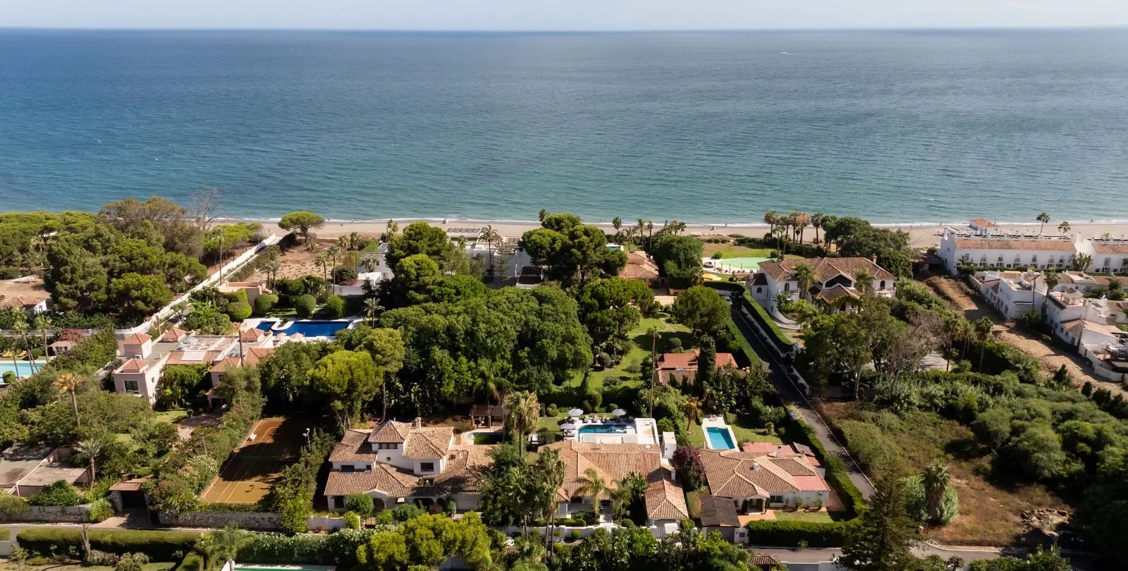 Venta de villa independiente en El Paraiso 123
