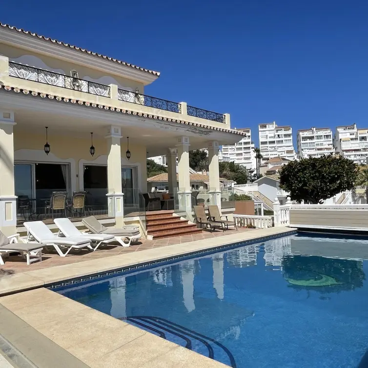 Venta de villa independiente en Riviera del Sol