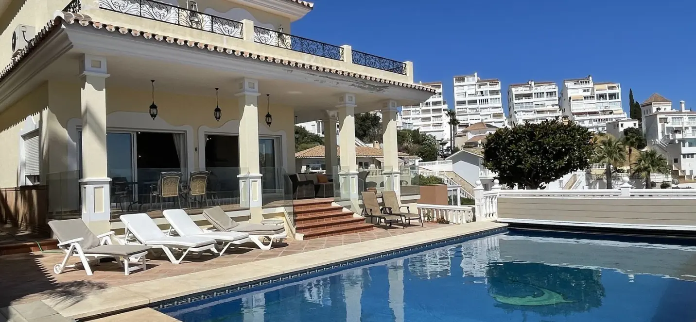 Venta de villa independiente en Riviera del Sol 1