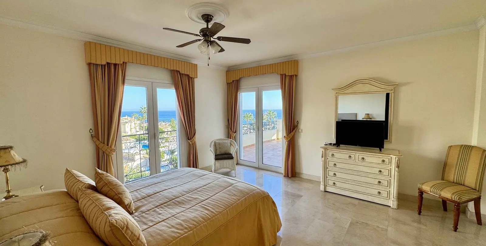 Venta de villa independiente en Riviera del Sol 32