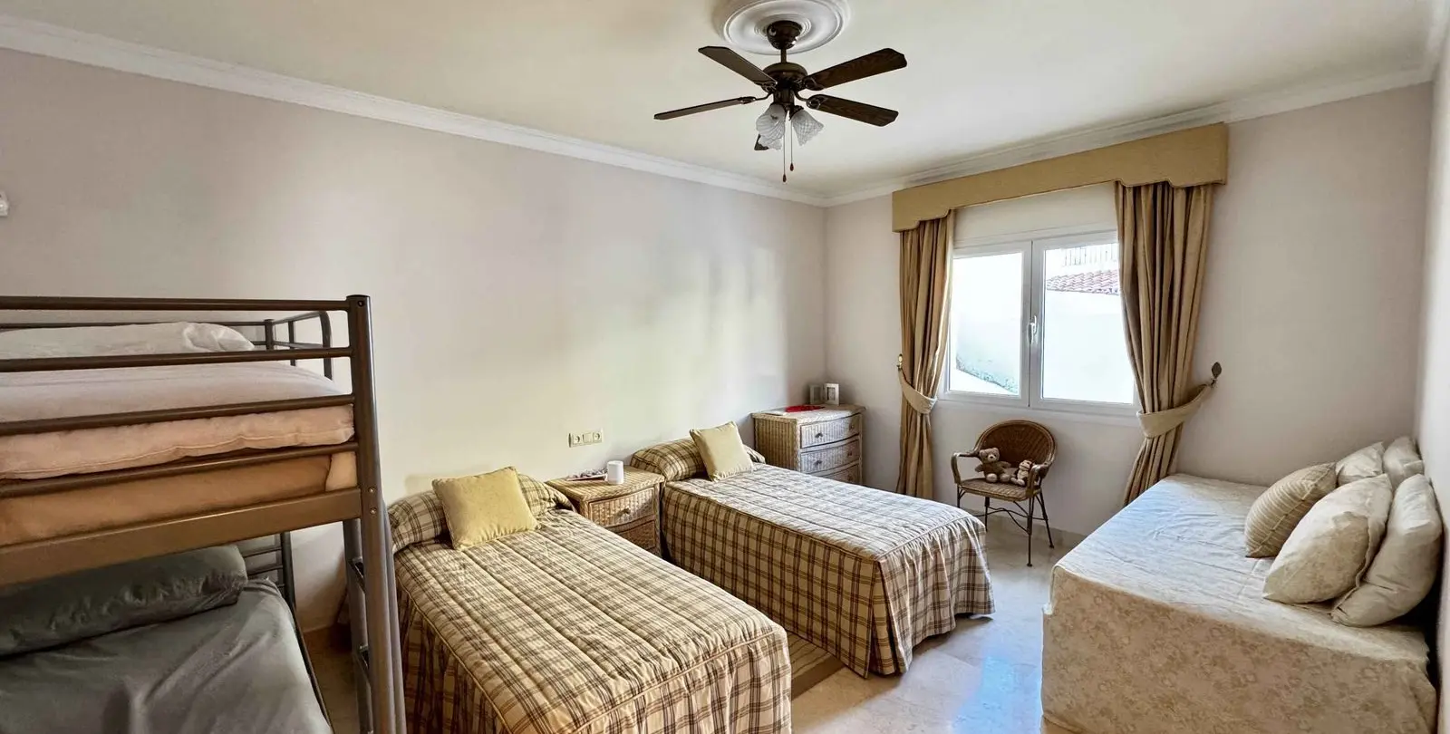 Venta de villa independiente en Riviera del Sol 35
