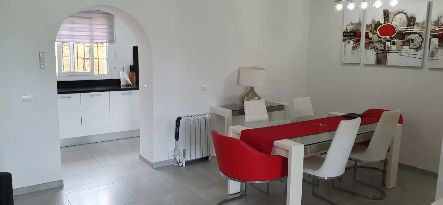 Sale of ground floor apartment in El Paraiso 2
