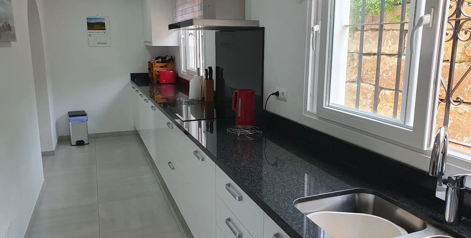 Sale of ground floor apartment in El Paraiso 8