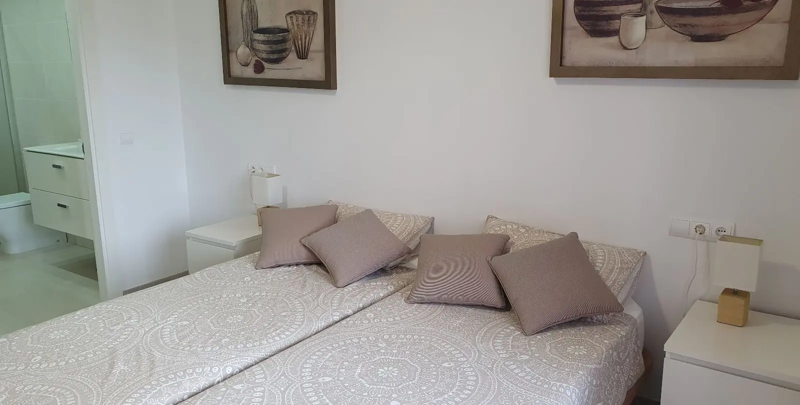 Sale of ground floor apartment in El Paraiso 14
