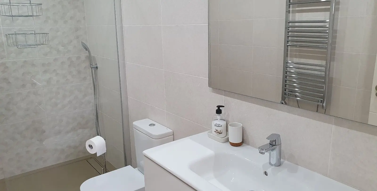 Sale of ground floor apartment in El Paraiso 16