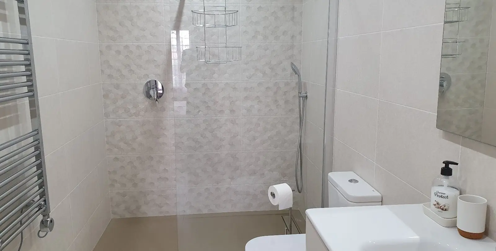 Sale of ground floor apartment in El Paraiso 18