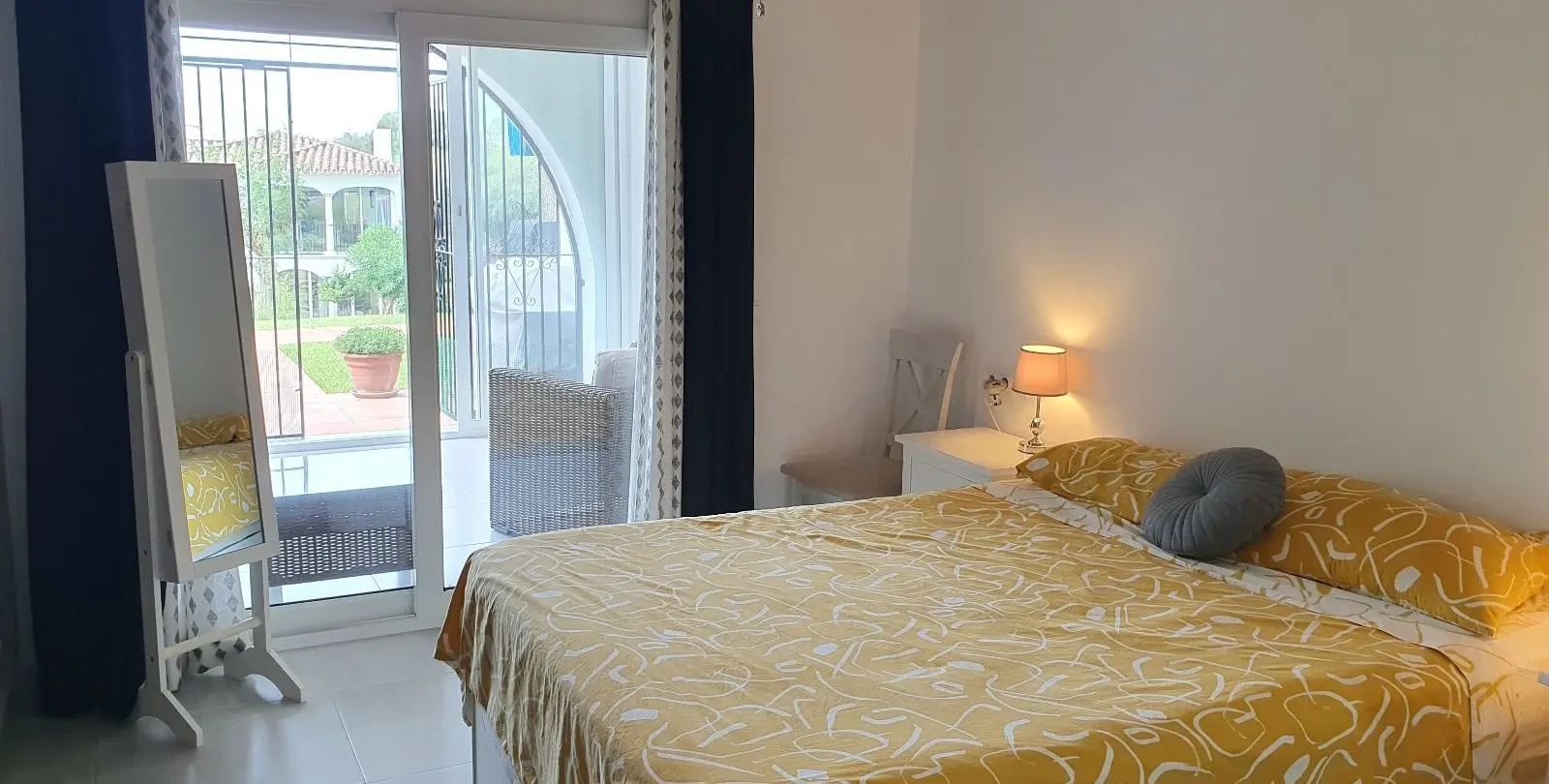 Sale of ground floor apartment in El Paraiso 19