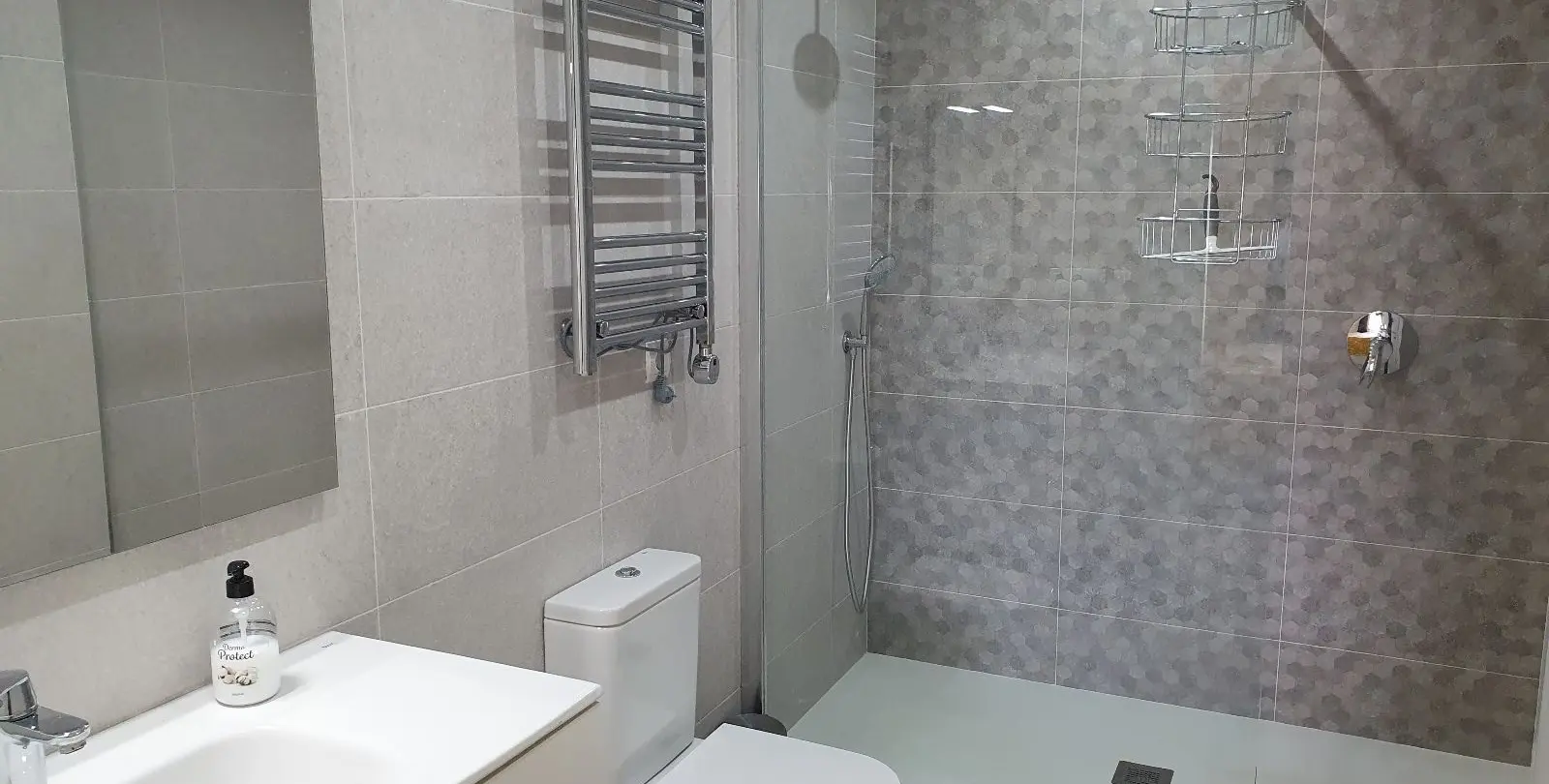 Sale of ground floor apartment in El Paraiso 25
