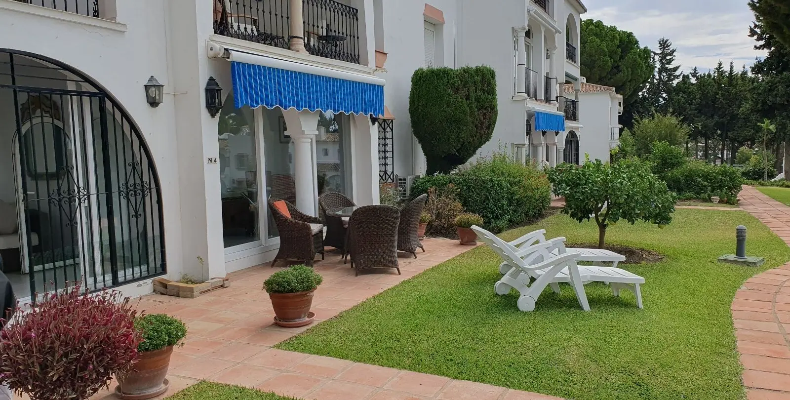 Sale of ground floor apartment in El Paraiso 31