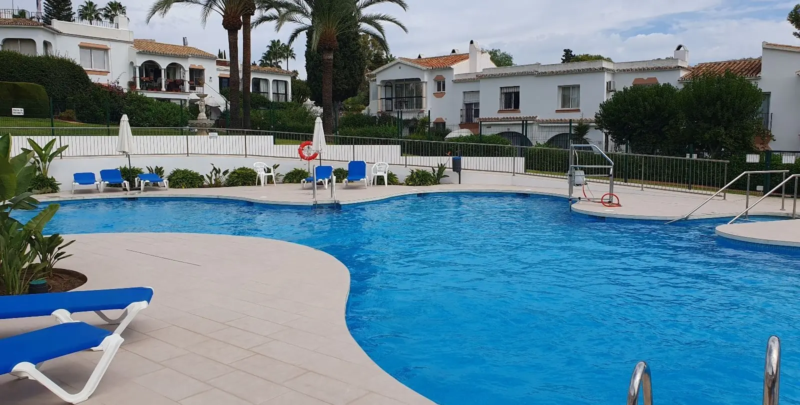 Sale of ground floor apartment in El Paraiso 36