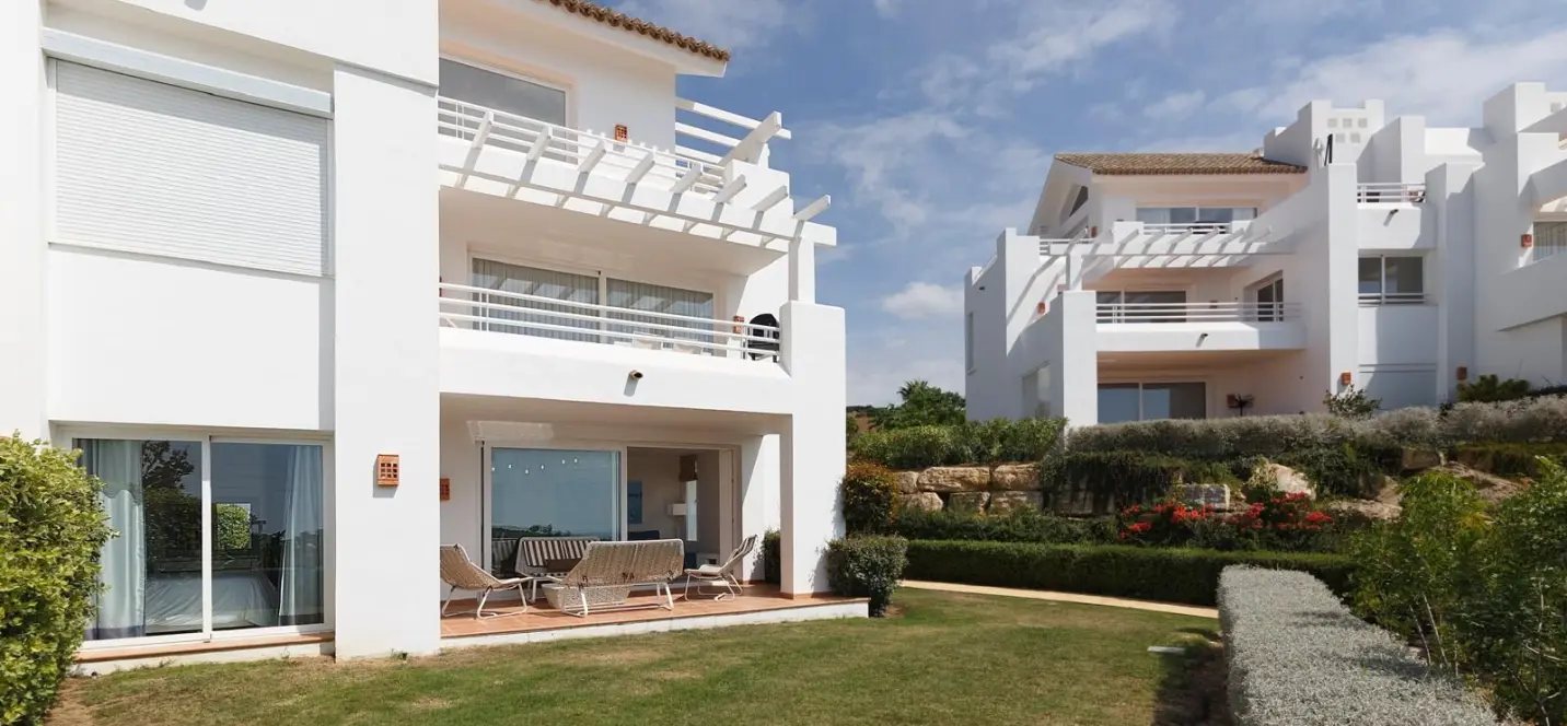 Sale of ground floor apartment in Casares 3