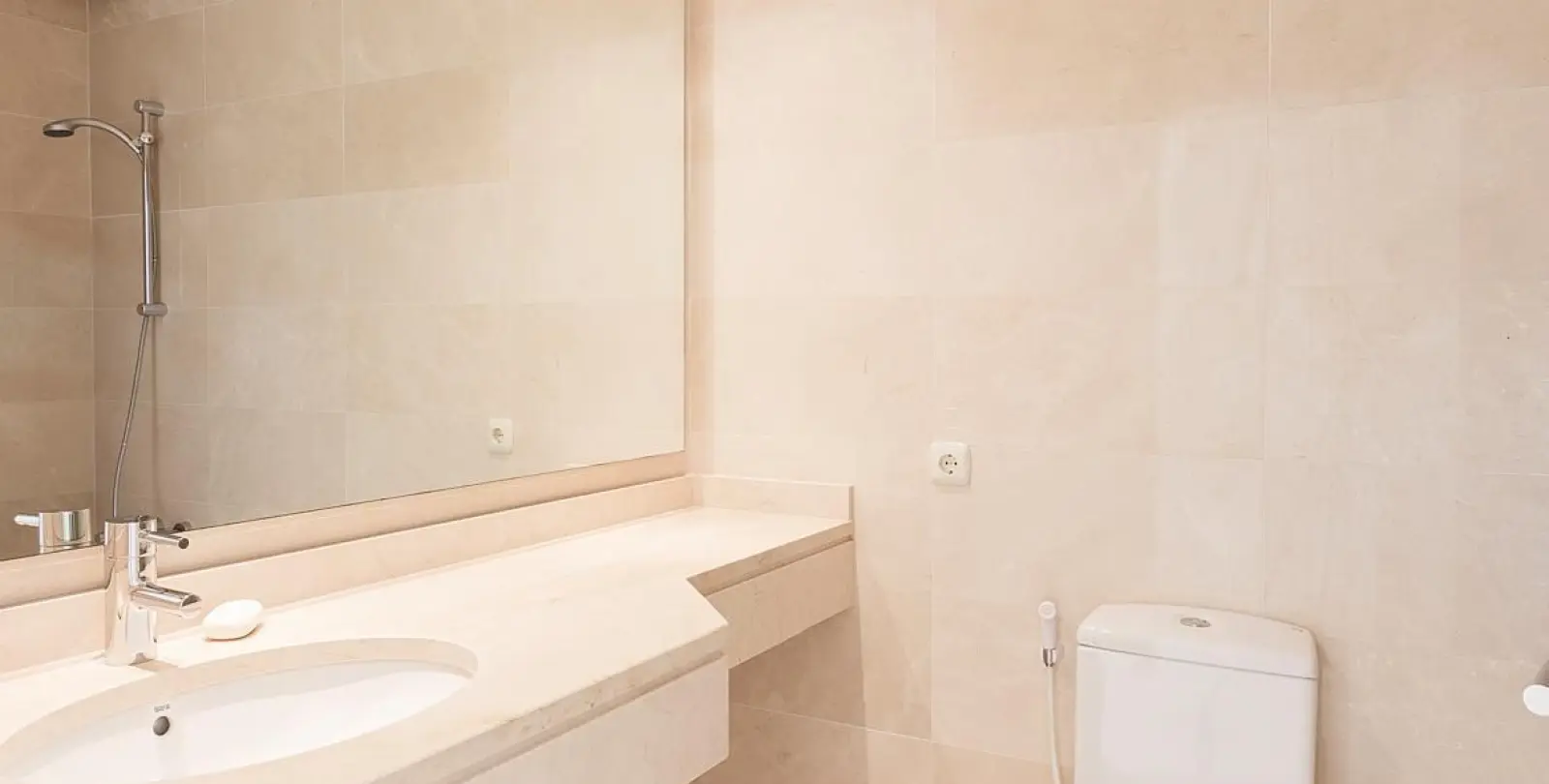 Sale of ground floor apartment in Casares 6
