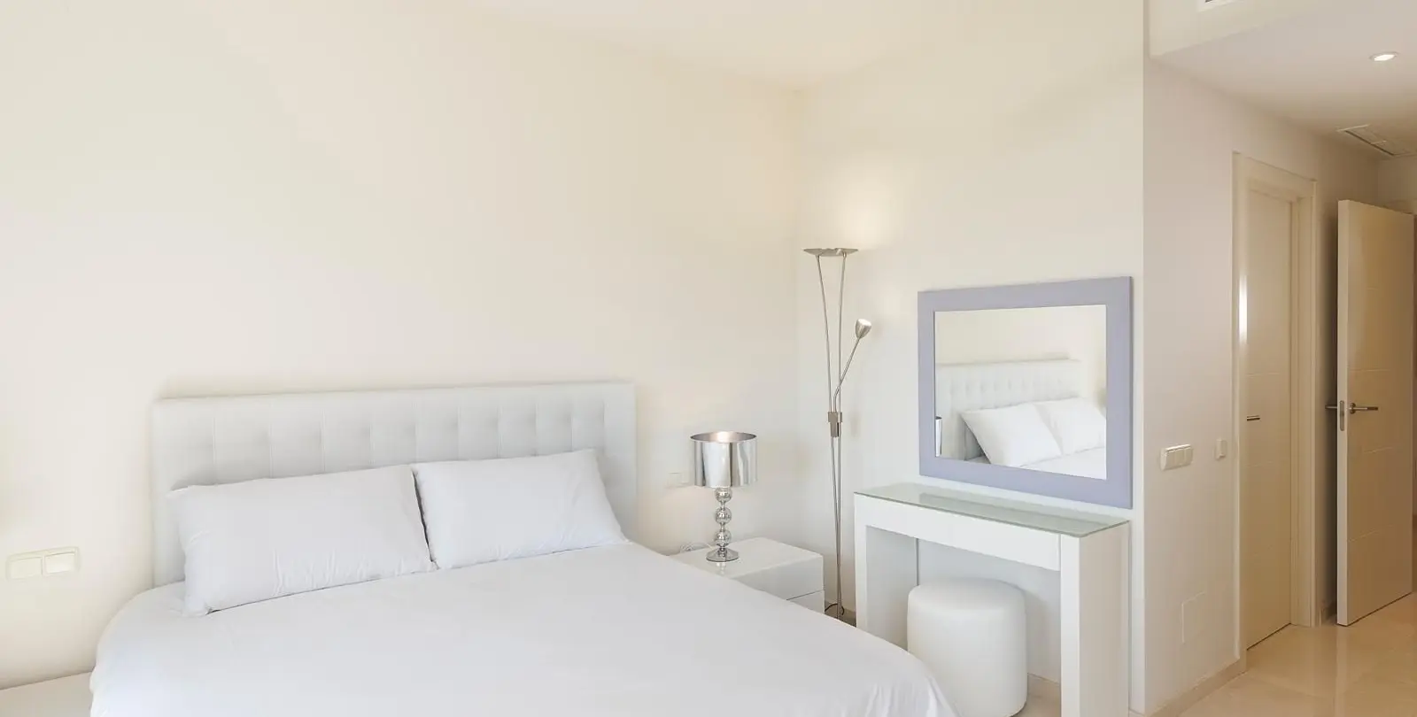 Sale of ground floor apartment in Casares 9