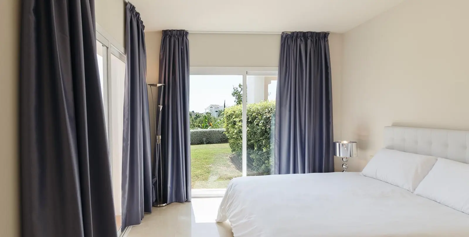 Sale of ground floor apartment in Casares 11