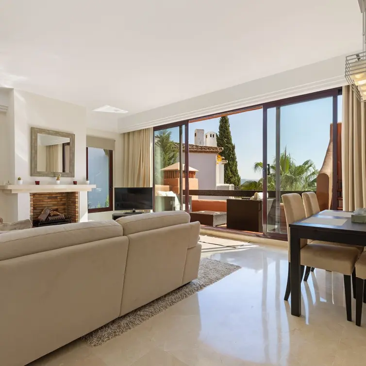 Sale of penthouse in Benahavís