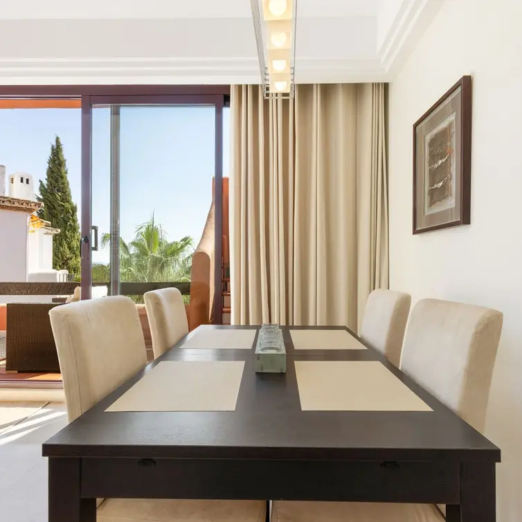 Sale of penthouse in Benahavís