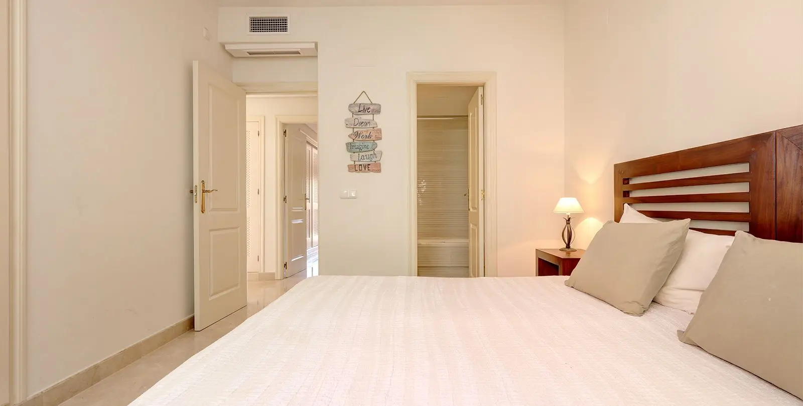 Sale of penthouse in Benahavís 18