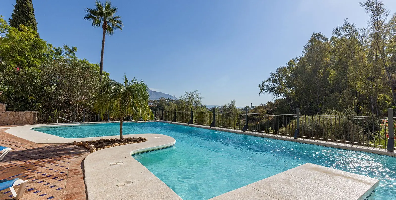 Sale of penthouse in Benahavís 57