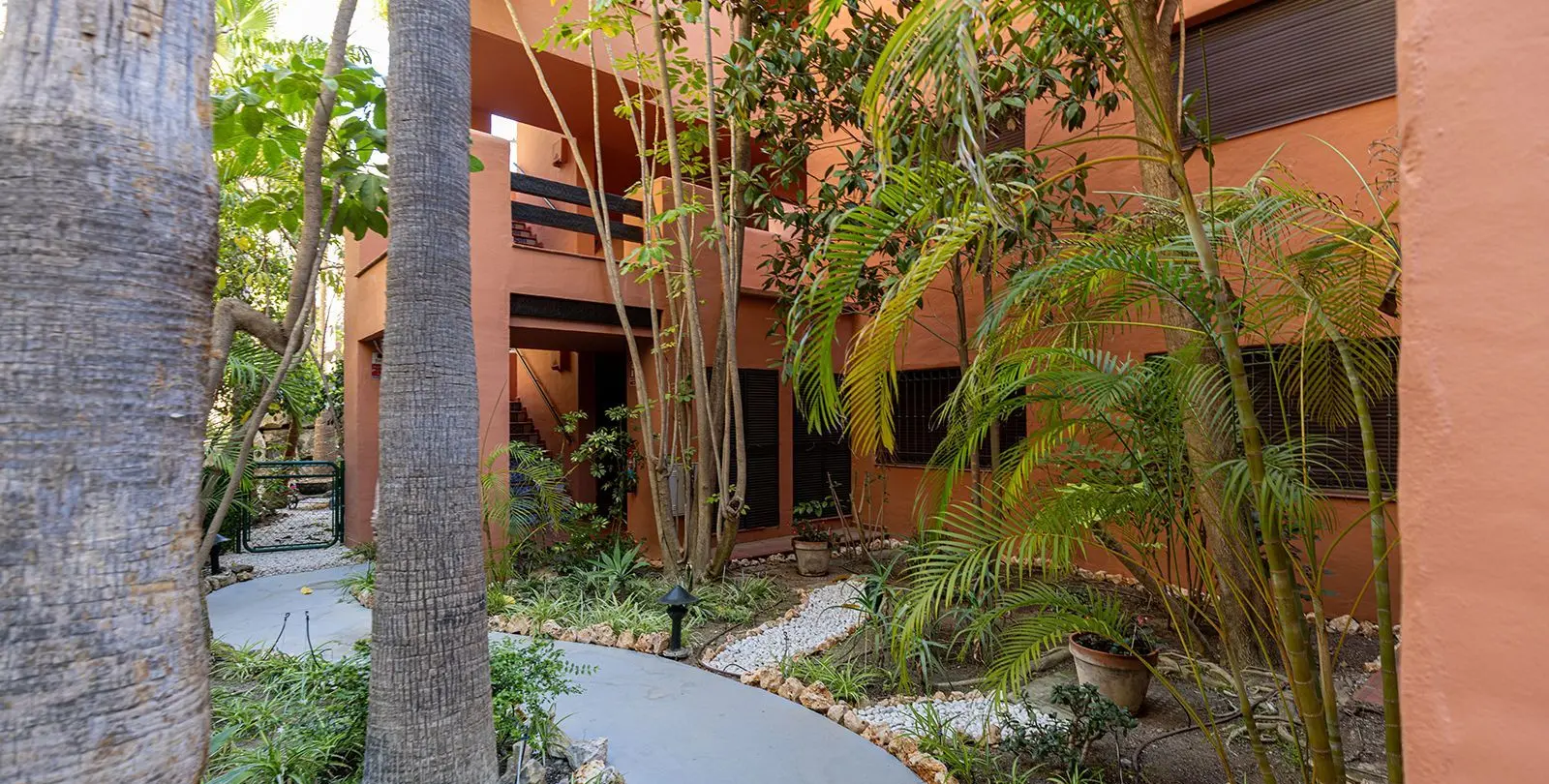 Sale of penthouse in Benahavís 65