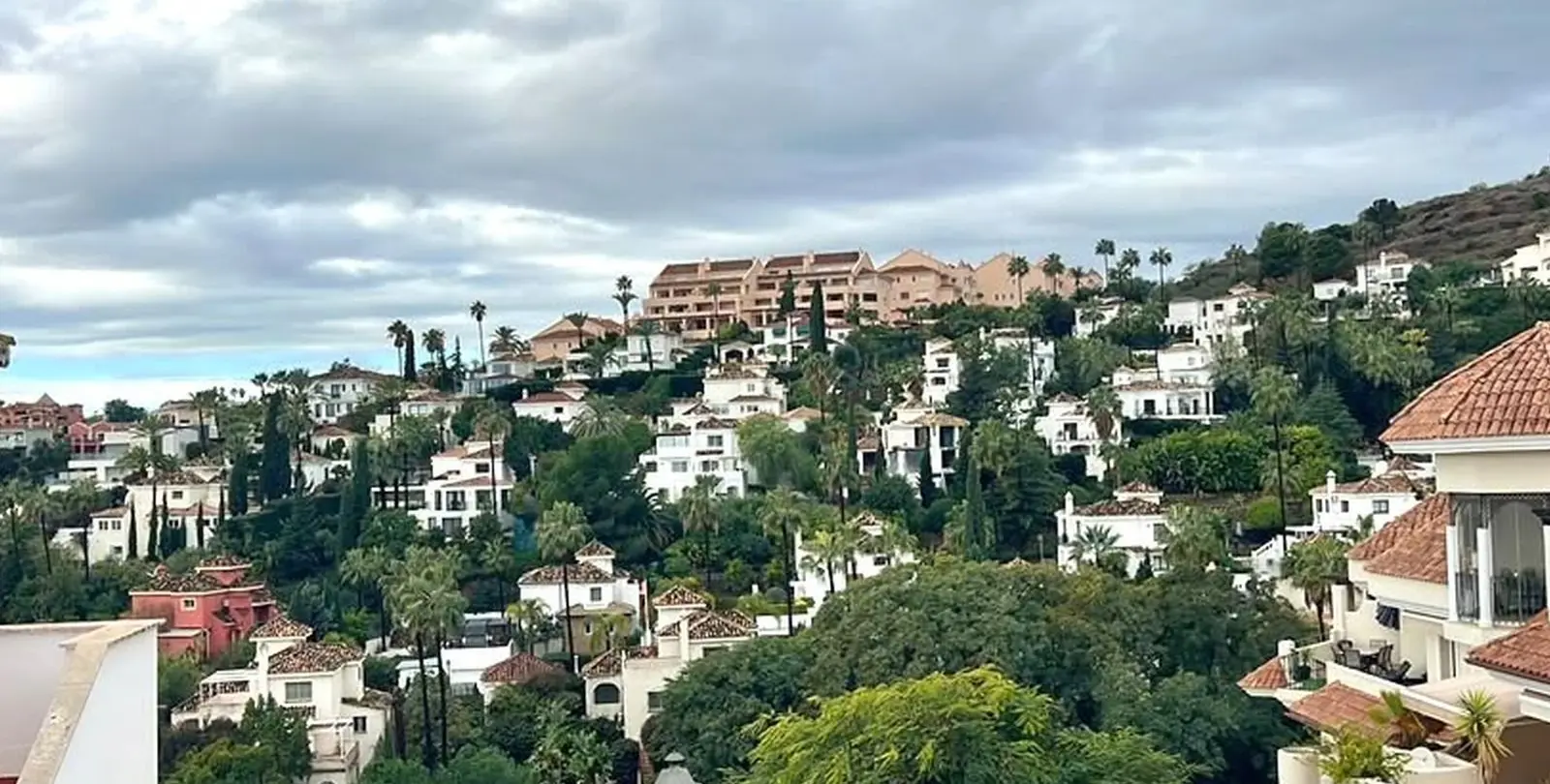 Sale of middle floor apartment in Nueva Andalucía 8