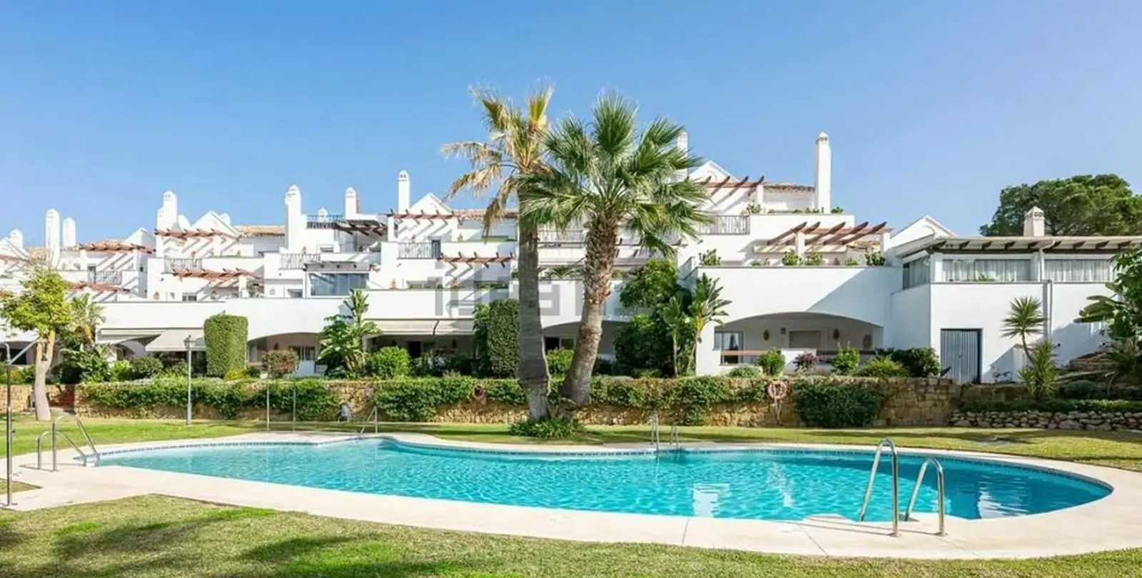 Sale of middle floor apartment in Nueva Andalucía 9