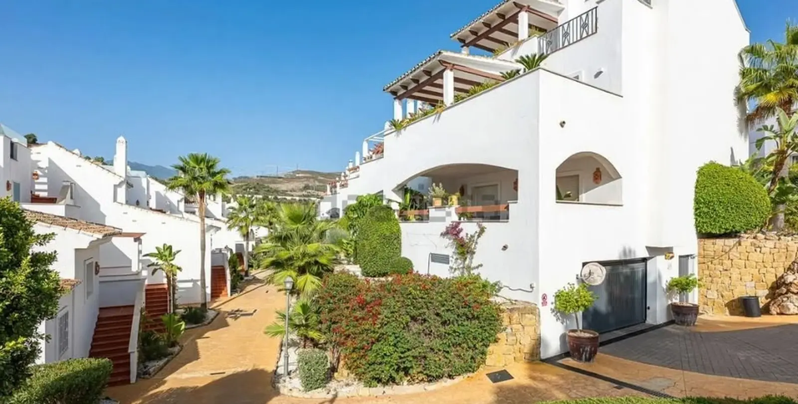 Sale of middle floor apartment in Nueva Andalucía 10