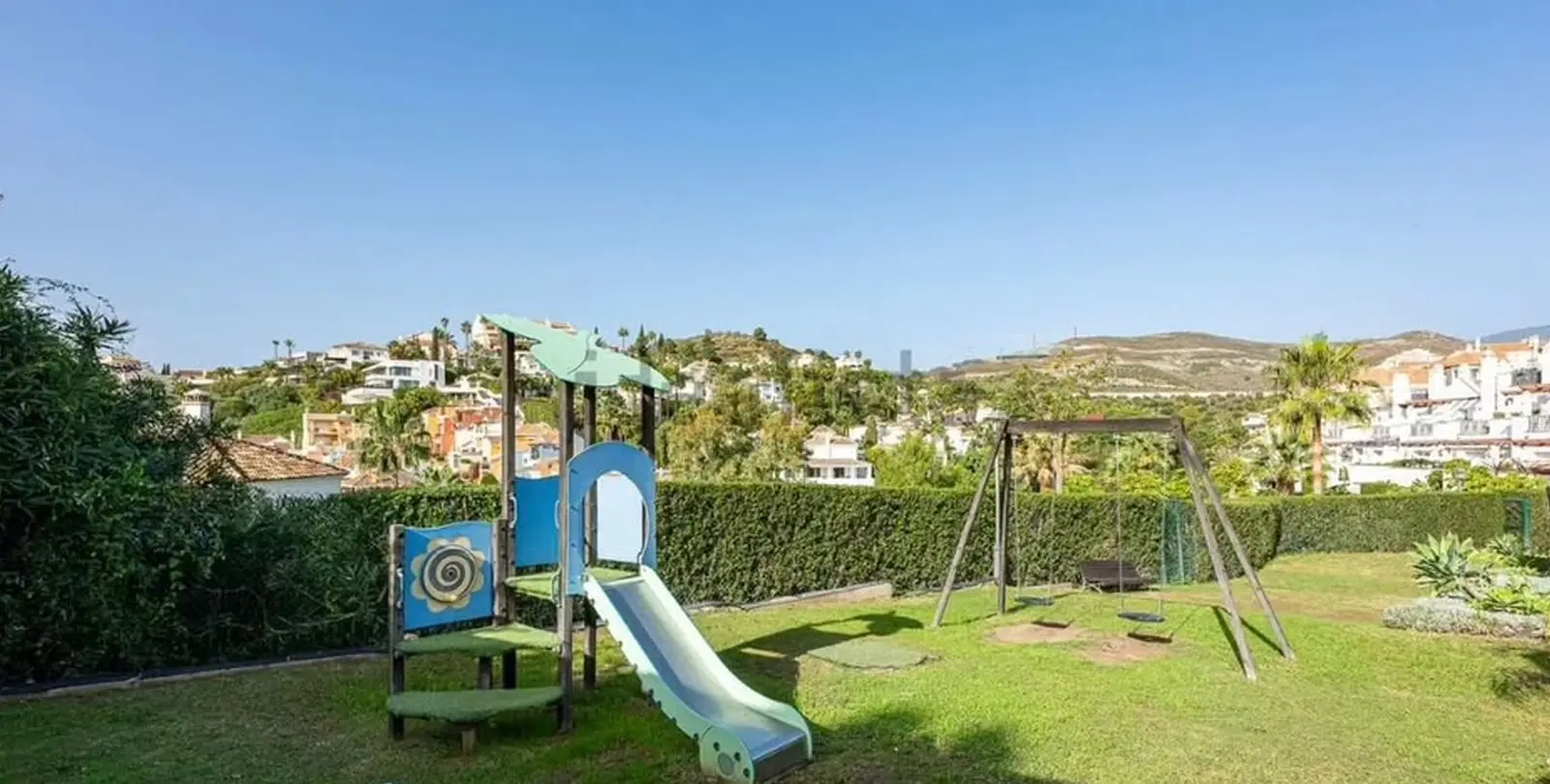 Sale of middle floor apartment in Nueva Andalucía 11