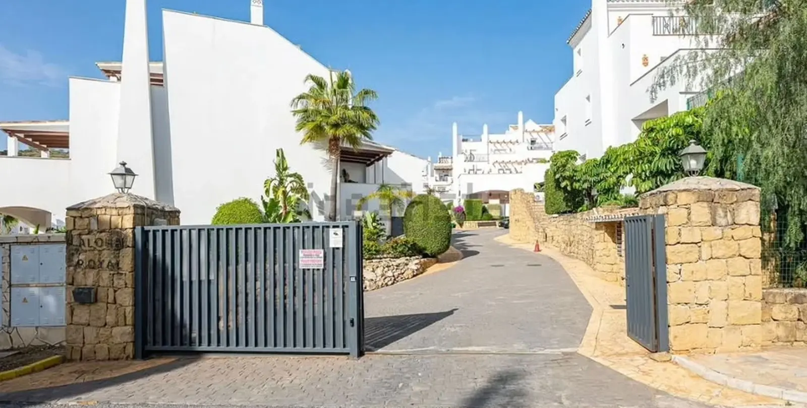Sale of middle floor apartment in Nueva Andalucía 13