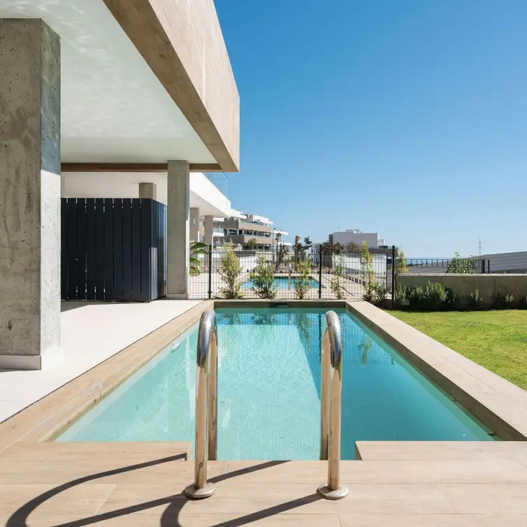 Sale of ground floor apartment in Altos de los Monteros
