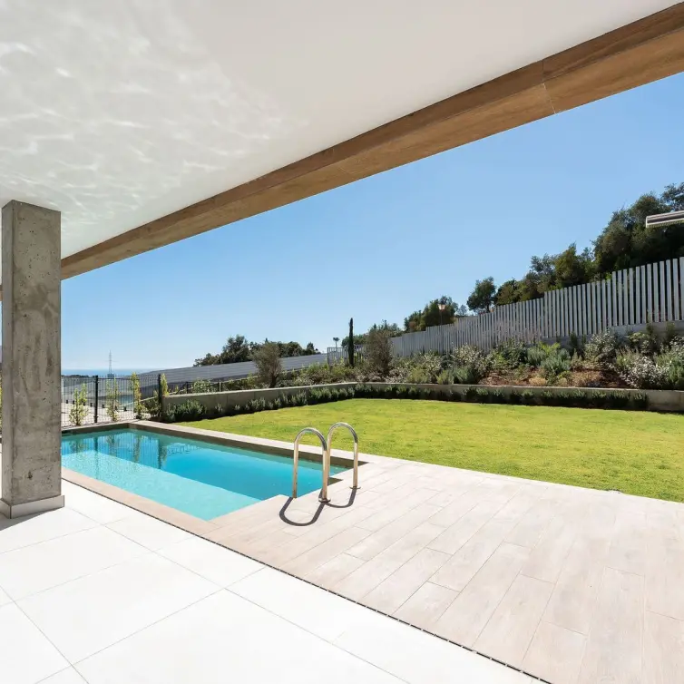 Sale of ground floor apartment in Altos de los Monteros