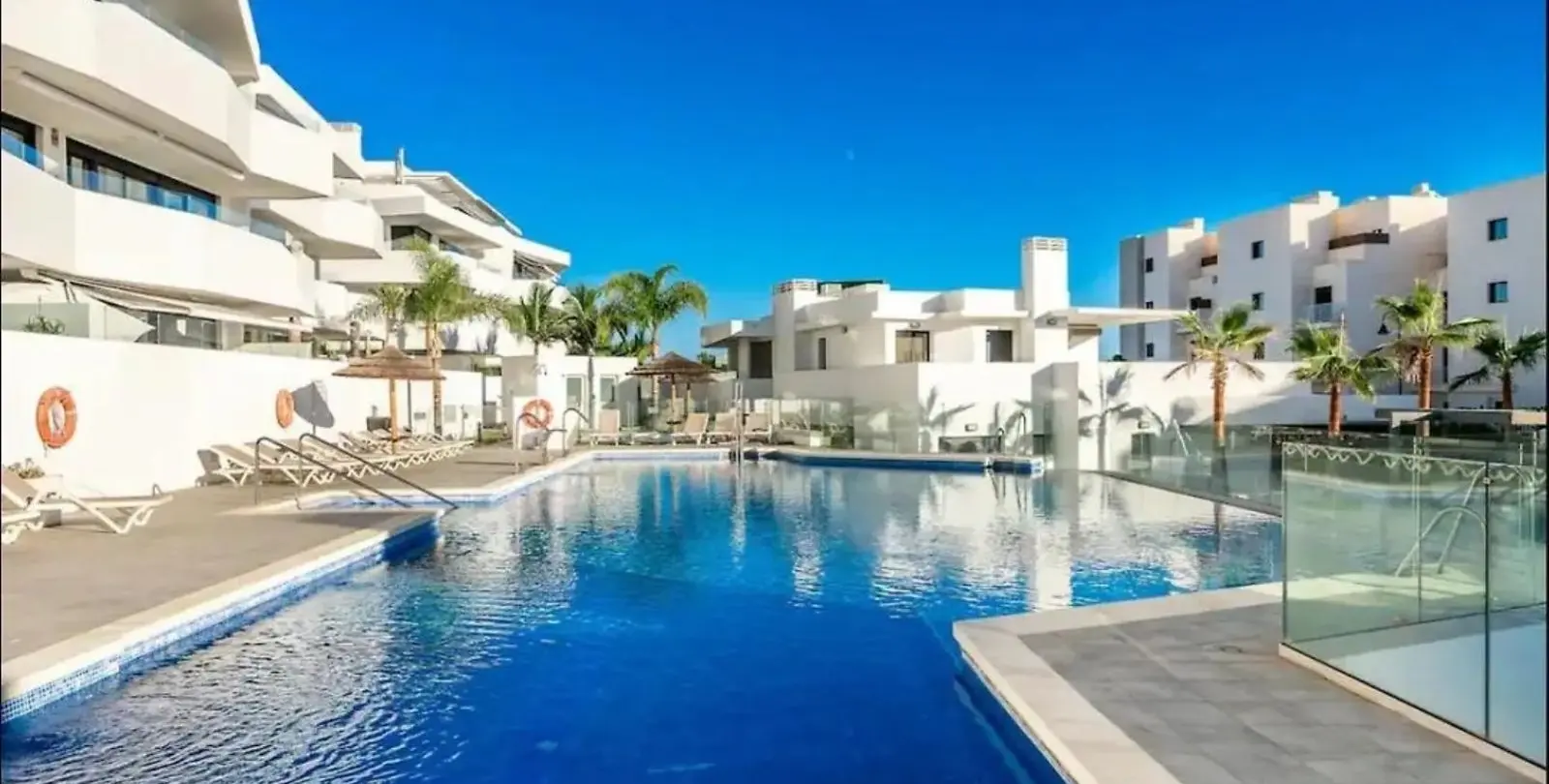 Sale of middle floor apartment in La Cala 1