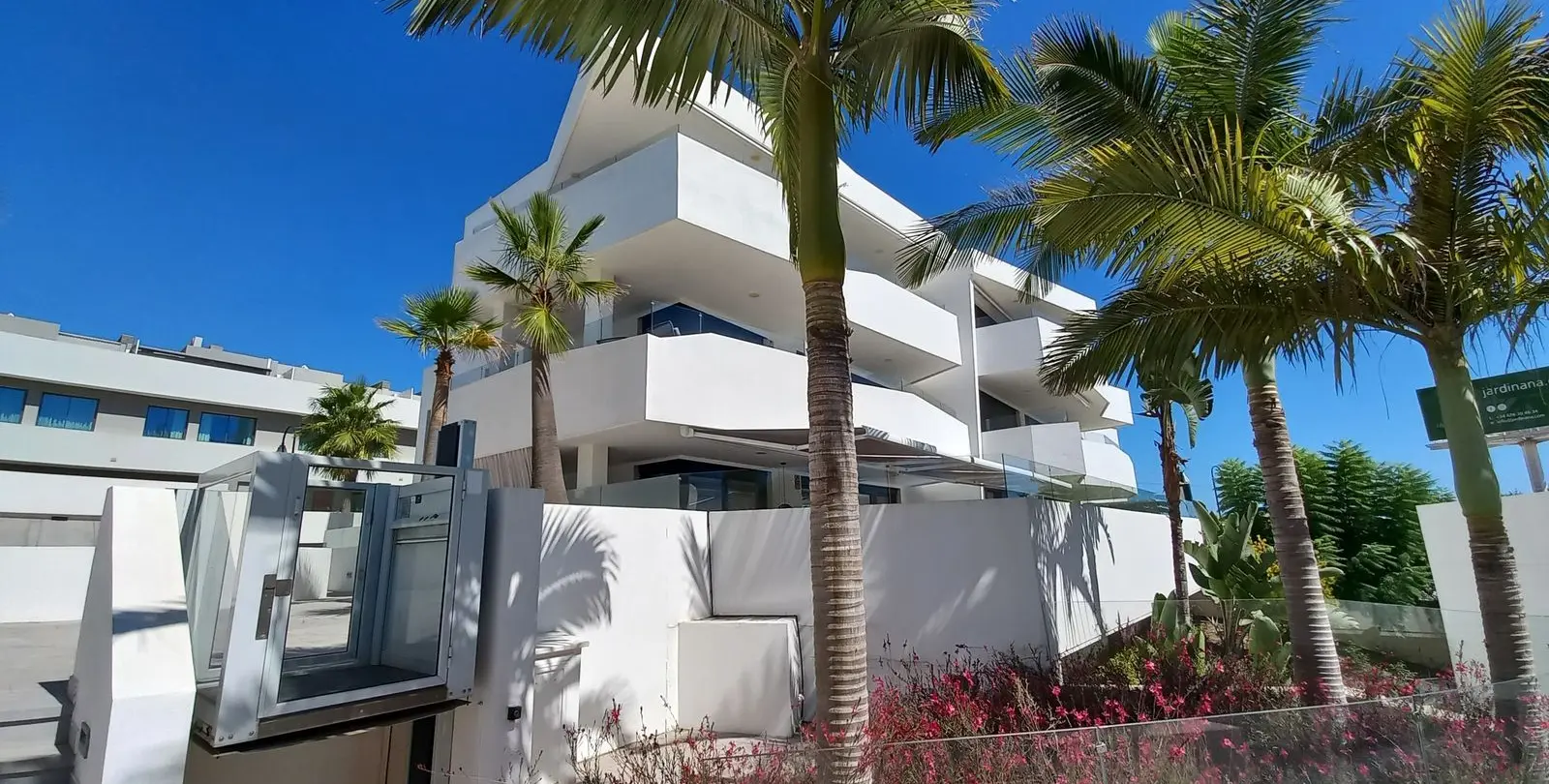 Sale of middle floor apartment in La Cala 2