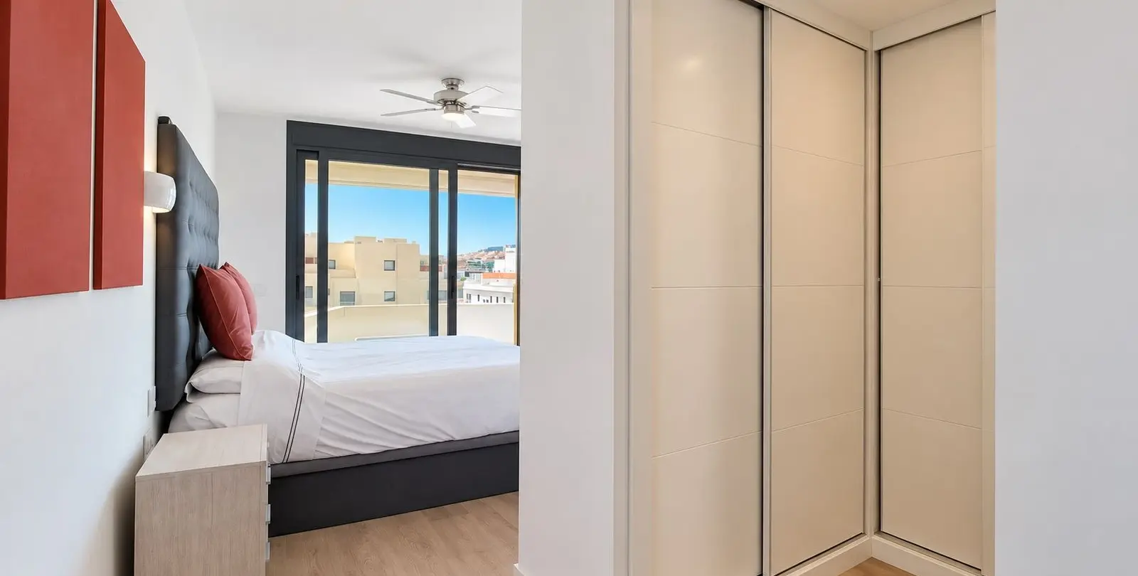 Sale of middle floor apartment in La Cala 8