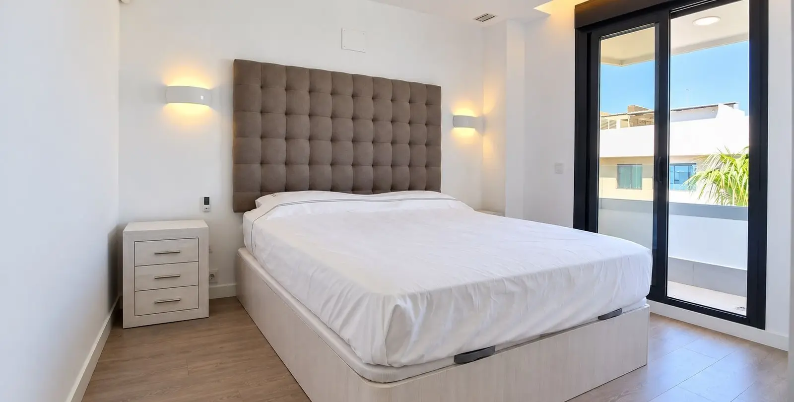 Sale of middle floor apartment in La Cala 12